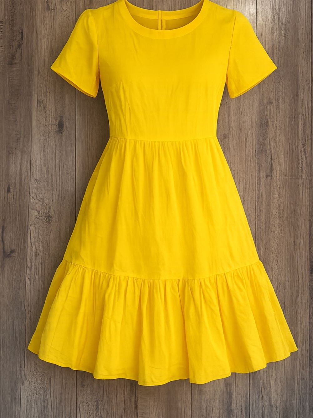 Bright Yellow Short Sleeve Fit-and-Flare Dress NWT Size Large Side Pockets